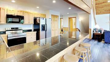 House (6 Bedrooms) | Property amenity