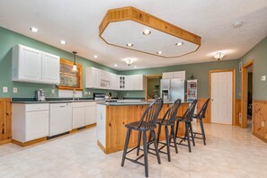 House (4 Bedrooms) | Property amenity - Fore Seasons Getaway by Taylor Made Deep Creek (McHenry)