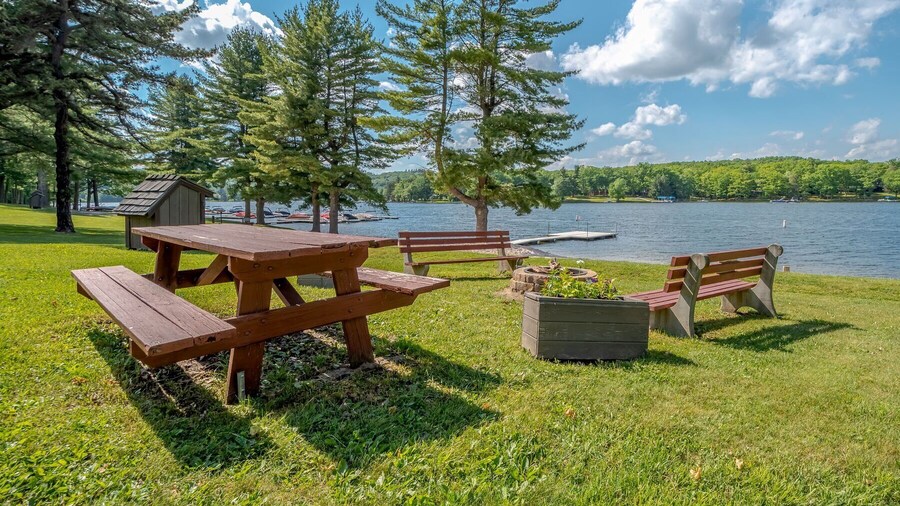 Four Hooppole South G6 by Taylor Made Deep Creek