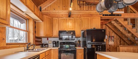 Casa, varias camas, hidromasaje | Cocina privada | Refrigerador, microondas, horno y parrilla de estufa