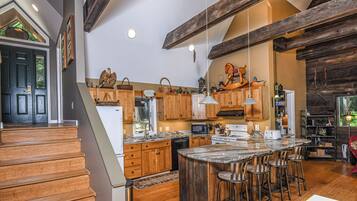 House (4 Bedrooms) | Property amenity