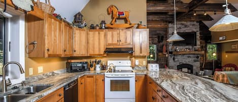 House (4 Bedrooms) | Property amenity