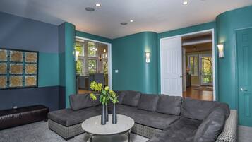 House (5 Bedrooms) | Property amenity