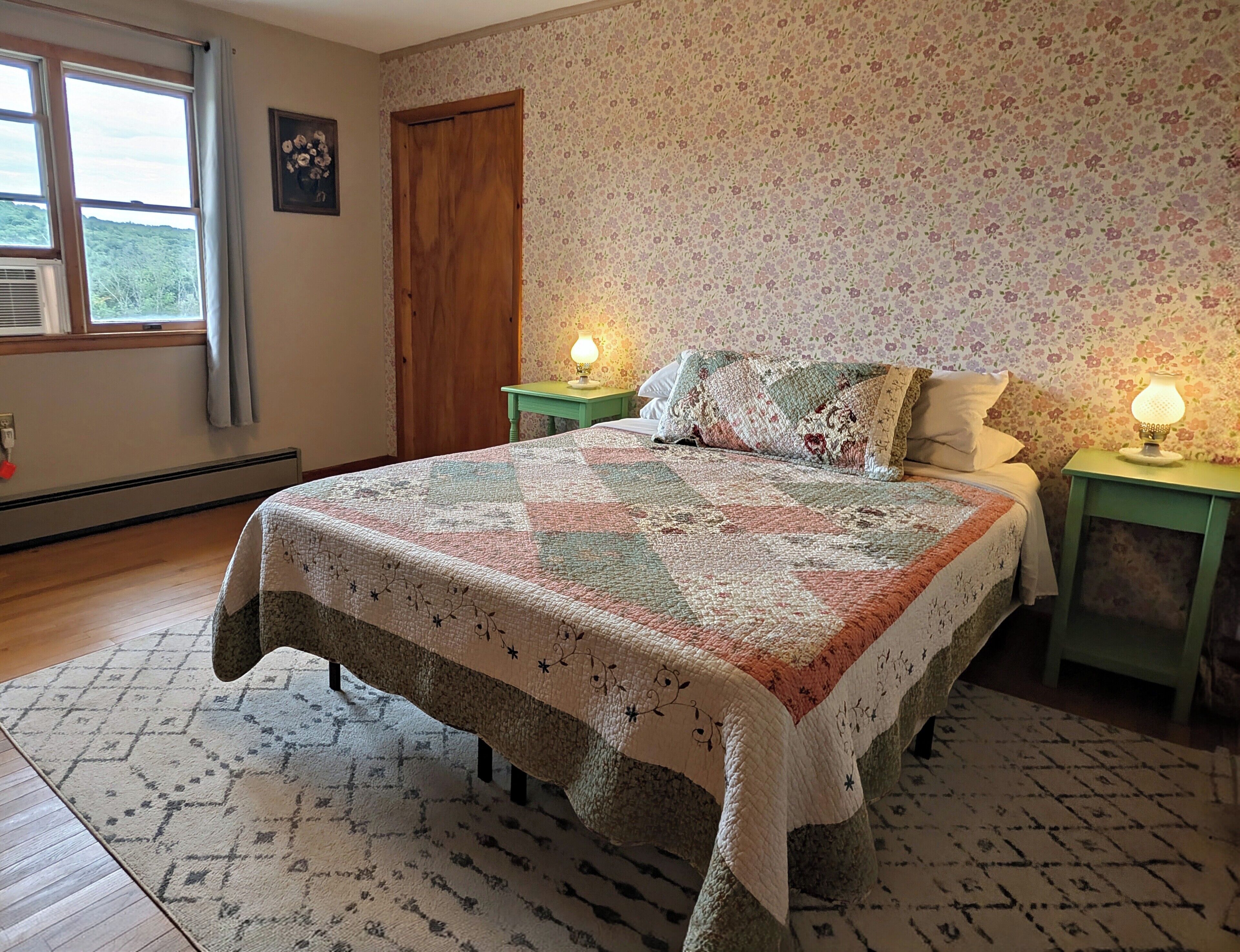 4 bedrooms, WiFi (free), bed sheets