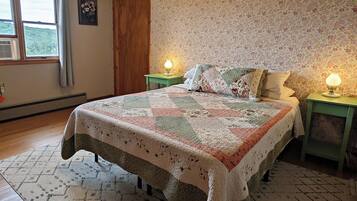 4 bedrooms, WiFi (free), bed sheets