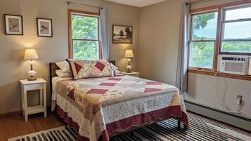 4 bedrooms, WiFi (free), bed sheets