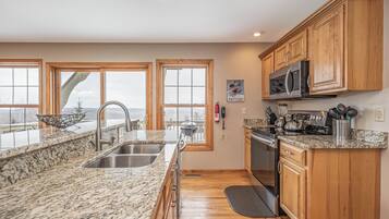 House (4 Bedrooms) | Property amenity