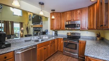 Studio (3 Bedrooms) | Tiện nghi, dịch vụ nơi lưu trú