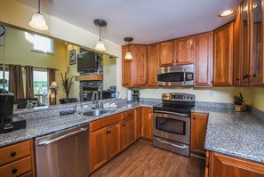 Studio (3 Bedrooms) | Property amenity