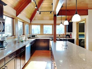 House (5 Bedrooms) | Property amenity