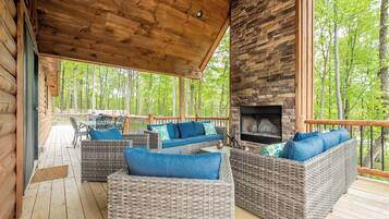 House (5 Bedrooms) | Property amenity