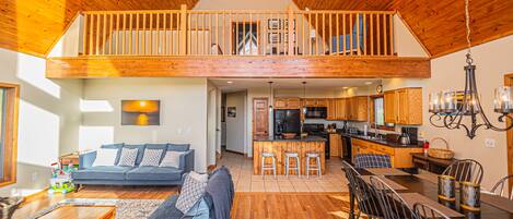 House, Multiple Beds, Hot Tub | Living room | 40-inch TV with cable channels, fireplace