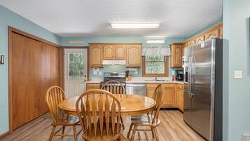 House, Multiple Beds, Hot Tub | Private kitchen | Fridge, microwave, oven, stovetop
