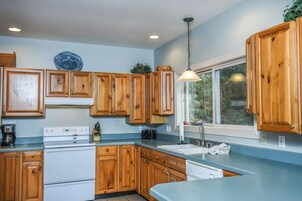 House (5 Bedrooms) | Property amenity