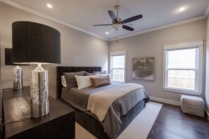 4 bedrooms, iron/ironing board, WiFi, bed sheets