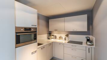 Réfrigérateur, micro-ondes, four, lave-vaisselle