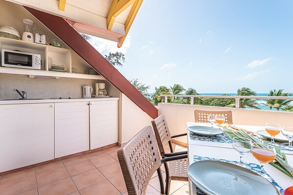 Outdoor dining - Angole - Résidence avec piscines (Sainte-Anne)