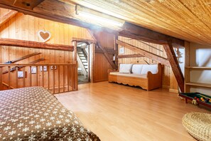 3 chambres, fer et planche à repasser, Wi-Fi gratuit, draps fournis