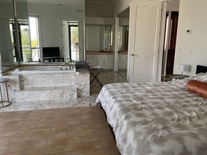 4 bedrooms, desk, iron/ironing board, free WiFi