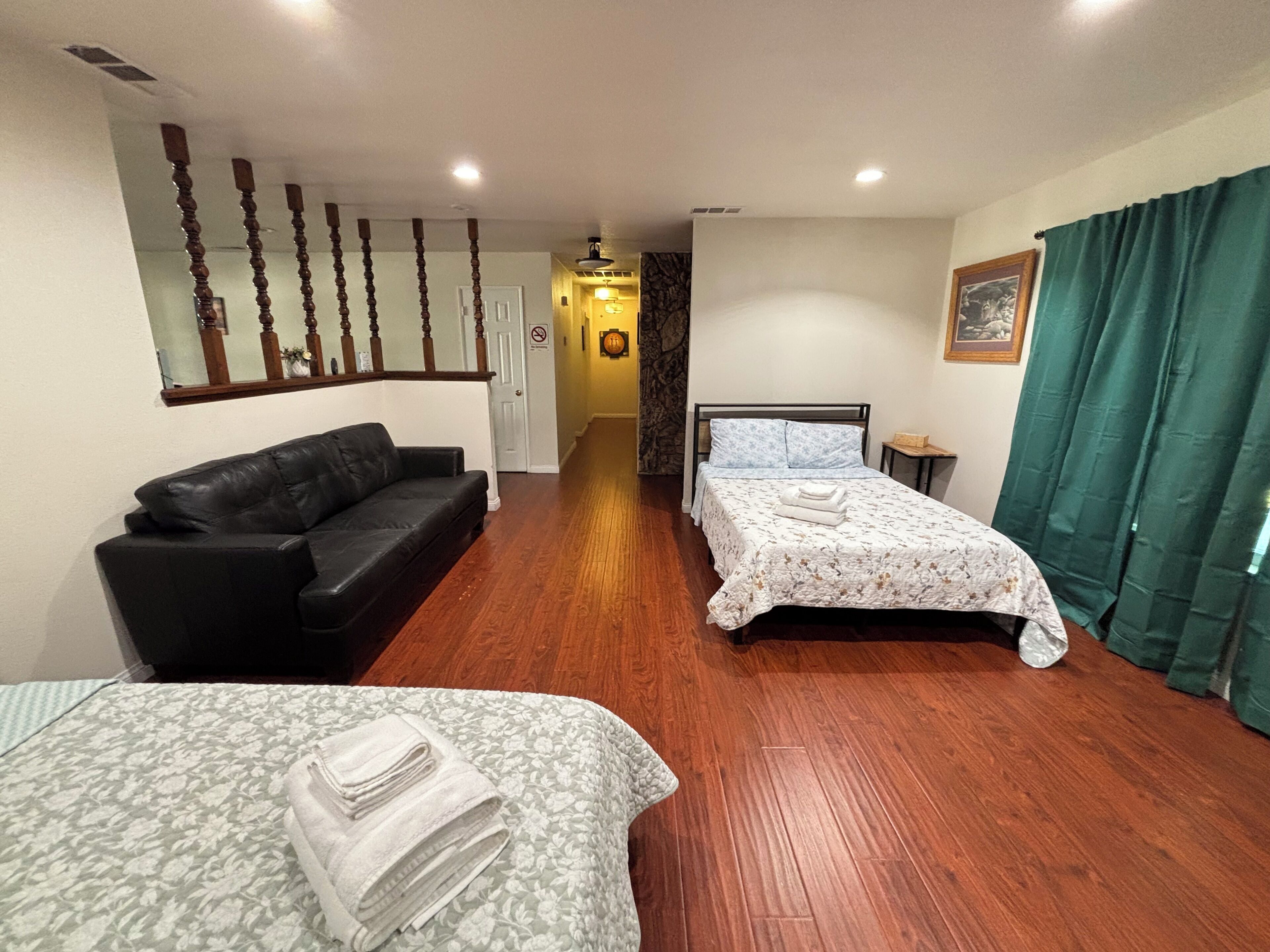 4 bedrooms, in-room safe, WiFi (free), bed sheets