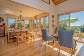 House, Multiple Beds, Hot Tub | Interior