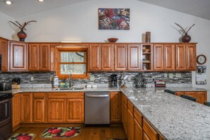 House (5 Bedrooms) | Property amenity
