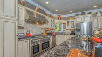 House (5 Bedrooms) | Property amenity