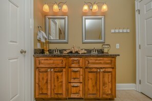 House (5 Bedrooms) | Property amenity - It's a Wonderful Life by Taylor Made Deep Creek (Oakland)