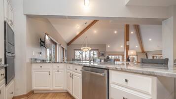 House (5 Bedrooms) | Property amenity