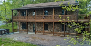 House (5 Bedrooms) | Exterior