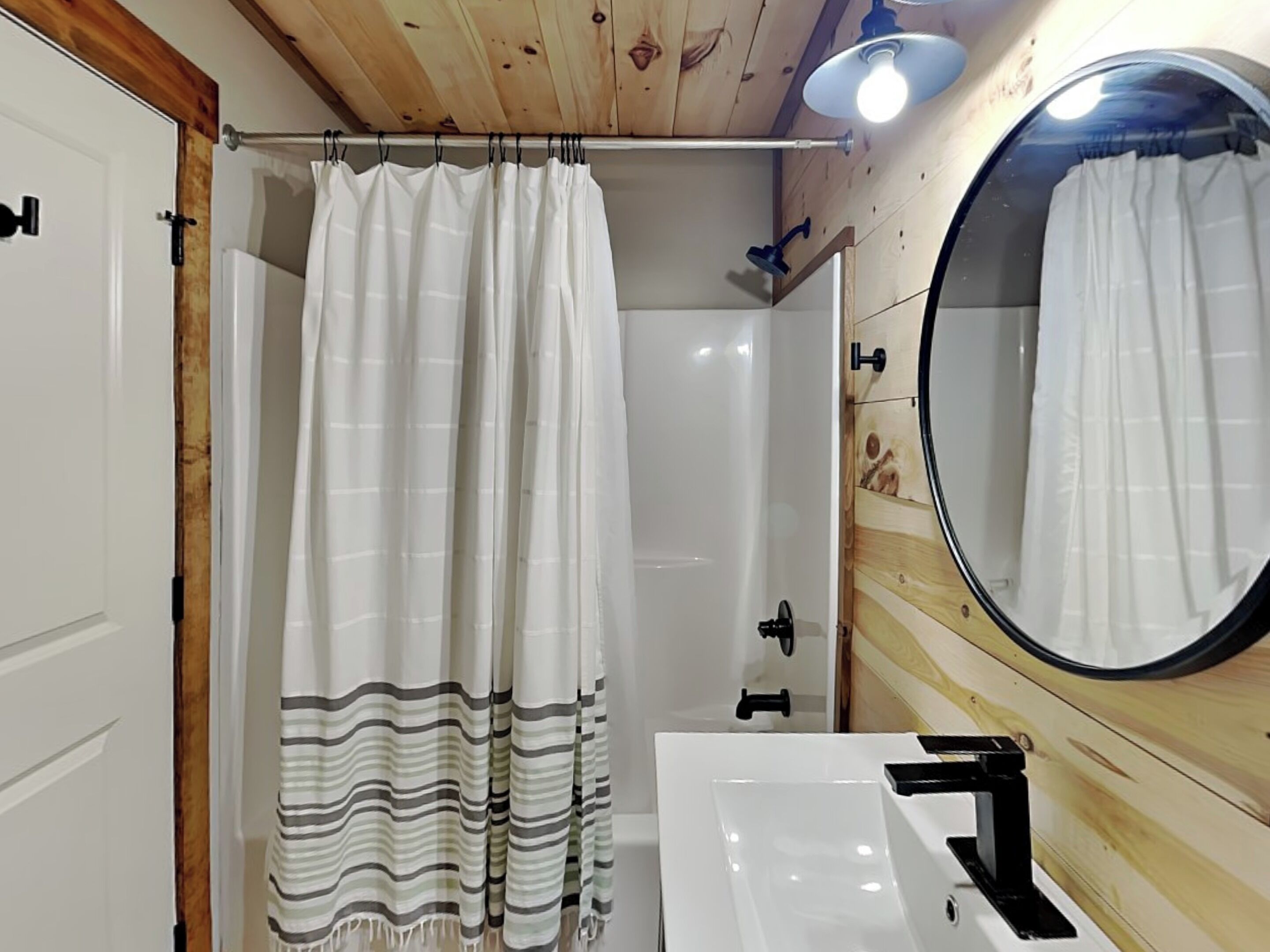 House (3 Bedrooms) | Property amenity