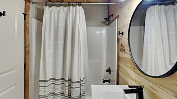 House (3 Bedrooms) | Property amenity