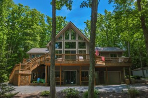 House (5 Bedrooms) | Exterior