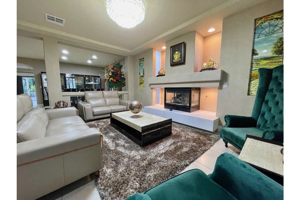 Luxury, Cheerful & Spacious 5 Bedroom Home! Free P