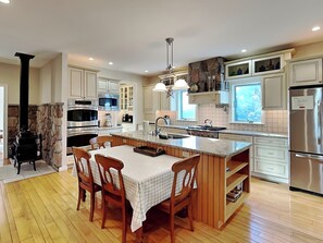 منزل (5 Bedrooms) | وسائل الراحة في المنشأة