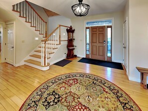 منزل (5 Bedrooms) | وسائل الراحة في المنشأة