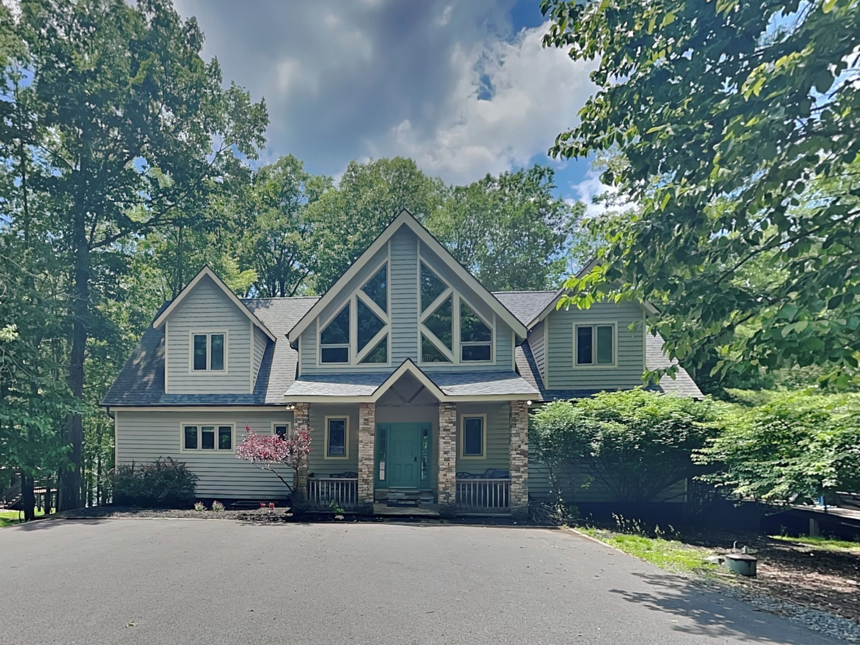 House (Multiple Bedrooms) | Front of property