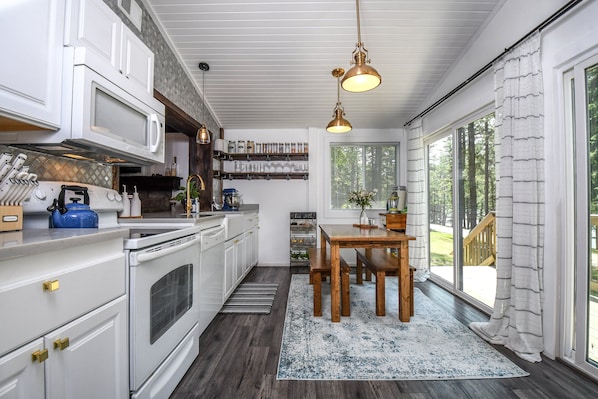 House, Multiple Beds, Kitchen | Private kitchen | Fridge, microwave, oven, stovetop