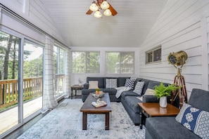 House, Multiple Beds, Kitchen | Living room | 40-inch TV with cable channels, fireplace