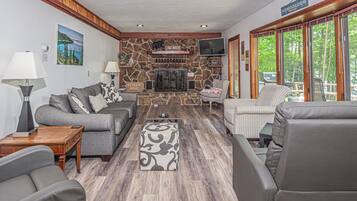 House (3 Bedrooms) | Front of property