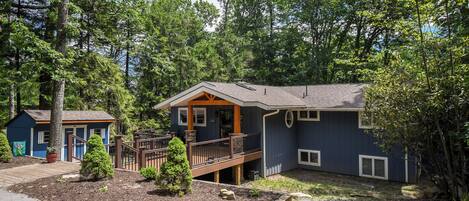 House (4 Bedrooms) | Exterior