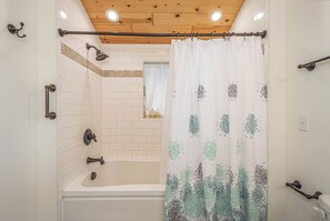 House (4 Bedrooms) | Property amenity