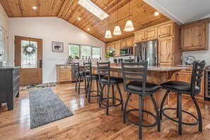 Casa (4 Bedrooms) | Servicio de la propiedad