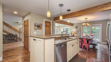 House (6 Bedrooms) | Property amenity