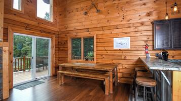 House (5 Bedrooms) | Property amenity