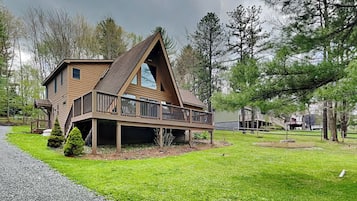 House (3 Bedrooms) | Exterior