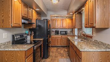 House (3 Bedrooms) | Property amenity