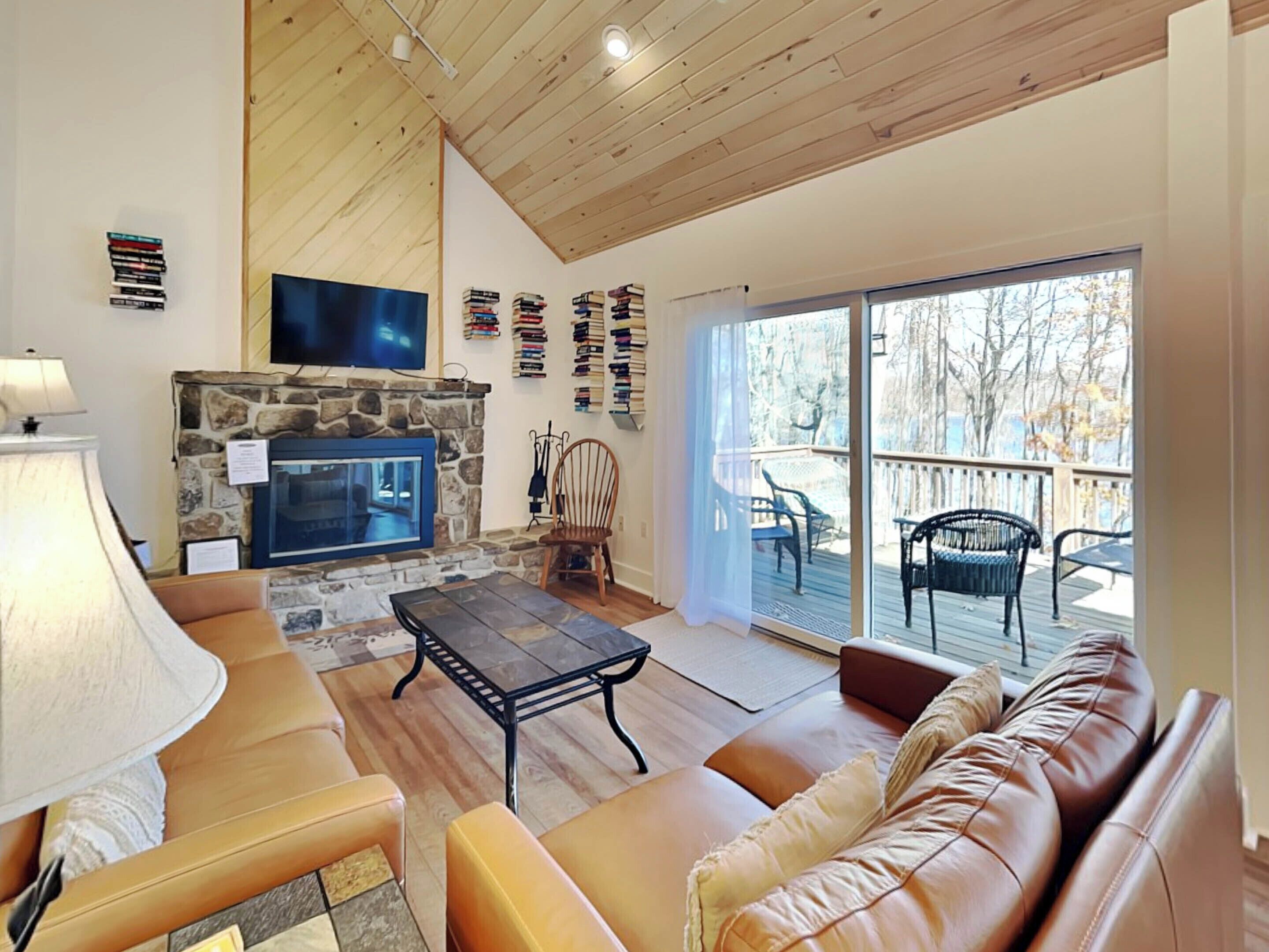 House (4 Bedrooms) | Living area | TV, fireplace