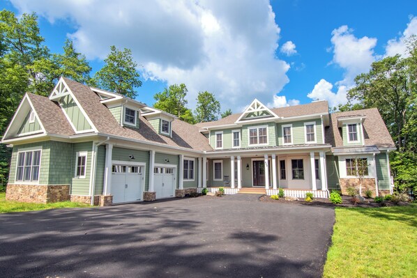 House (Multiple Bedrooms) | Front of property