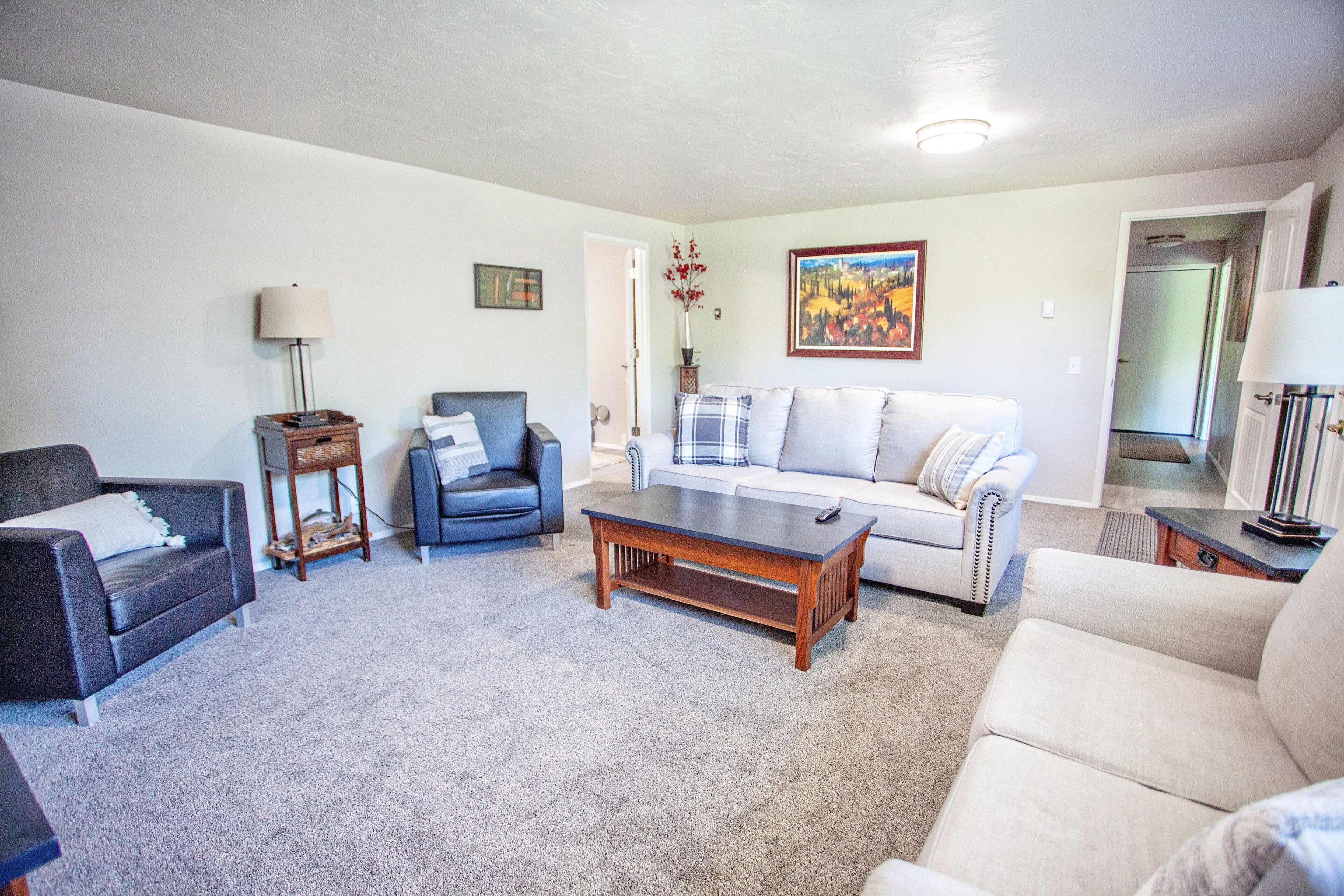 Newly renovated, near the University of Oregon and Hayward field 